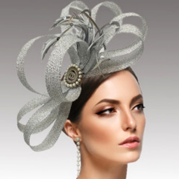 Exquisite Couture Ribbon Feather Fascinator Pearl Accent Derby Tea Brunch Equine - Picture 1 of 1